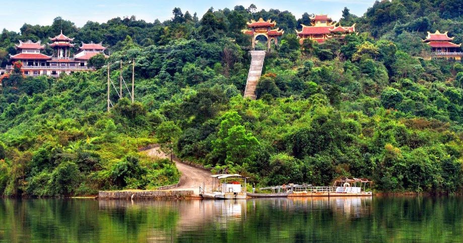 Truc Lam Temple & Cable Car Views